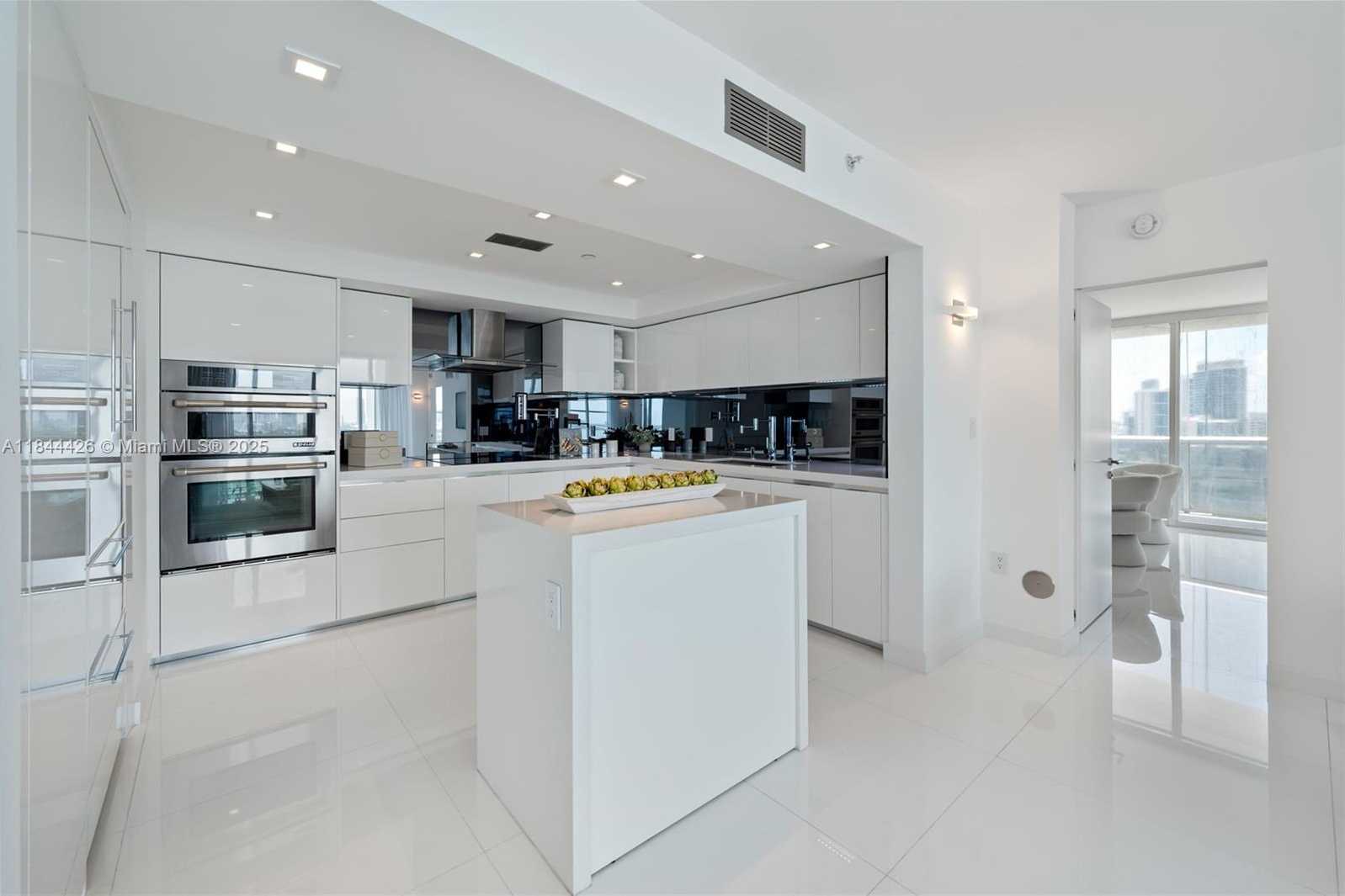 Small Image of 1800 SUNSET HARBOUR DRIVE #1702/4, Miami Beach Number 14