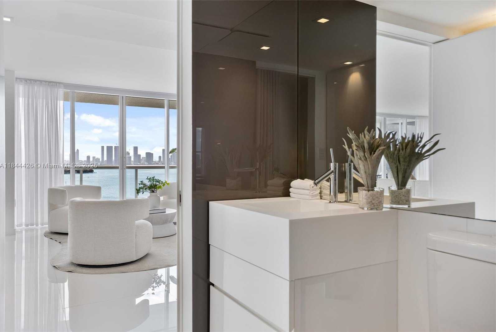Small Image of 1800 SUNSET HARBOUR DRIVE #1702/4, Miami Beach Number 16
