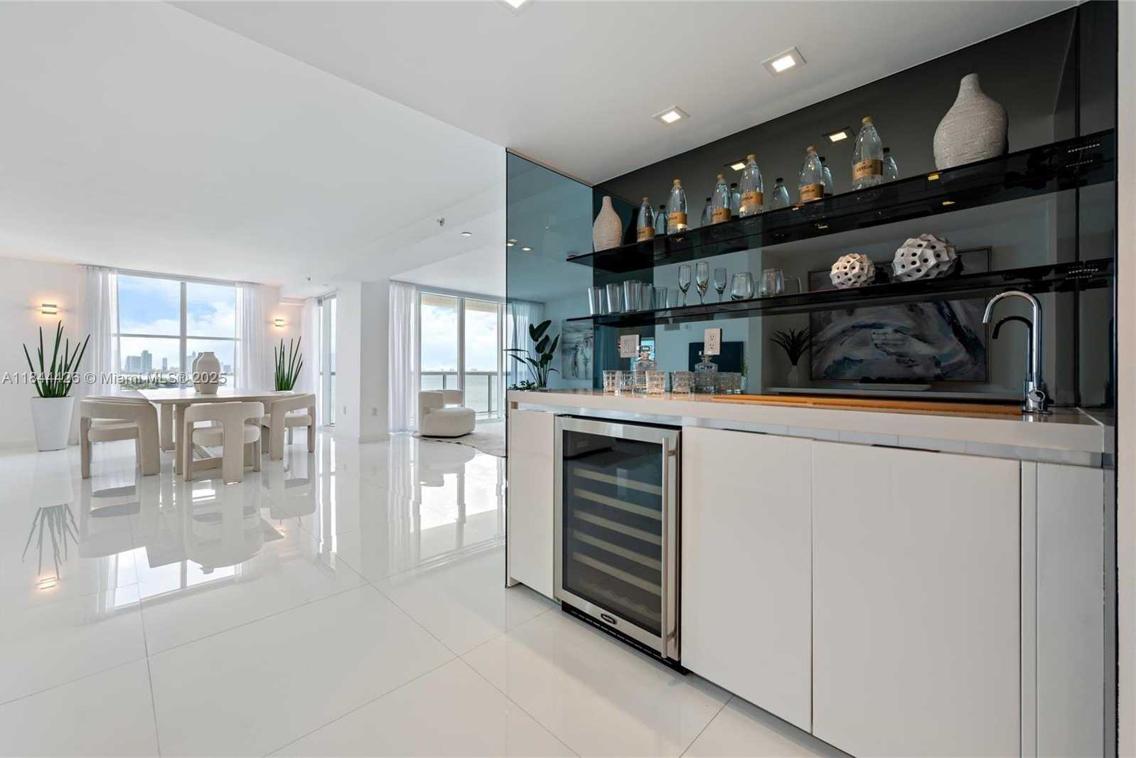 Small Image of 1800 SUNSET HARBOUR DRIVE #1702/4, Miami Beach Number 18