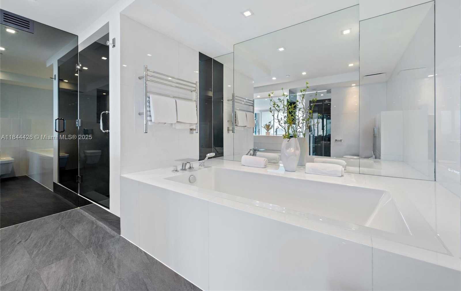 Small Image of 1800 SUNSET HARBOUR DRIVE #1702/4, Miami Beach Number 27