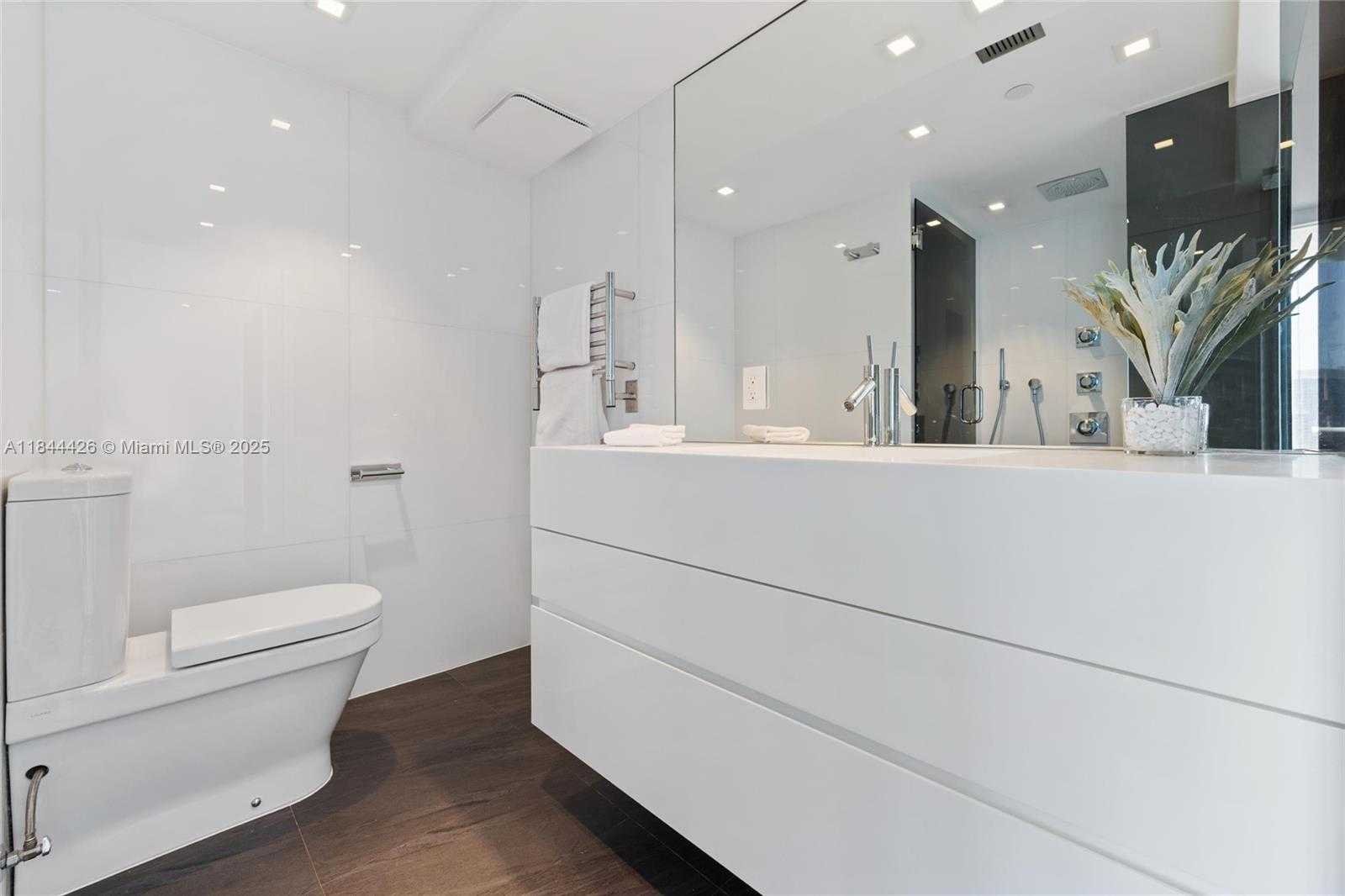 Small Image of 1800 SUNSET HARBOUR DRIVE #1702/4, Miami Beach Number 30