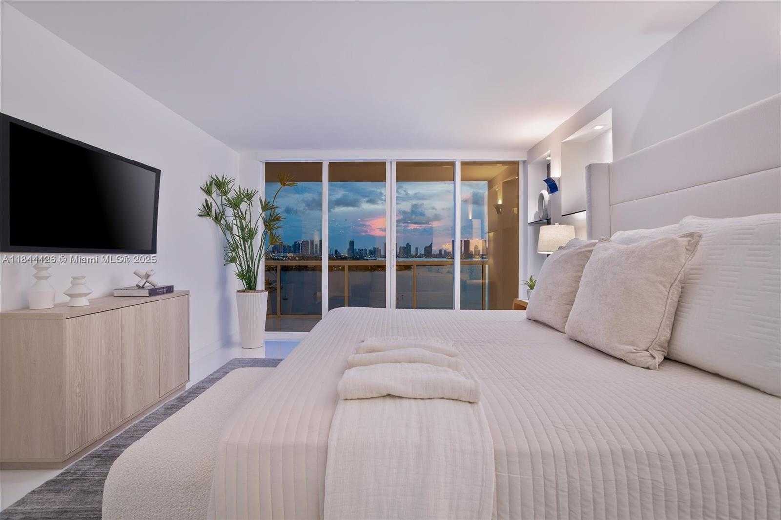 Small Image of 1800 SUNSET HARBOUR DRIVE #1702/4, Miami Beach Number 64