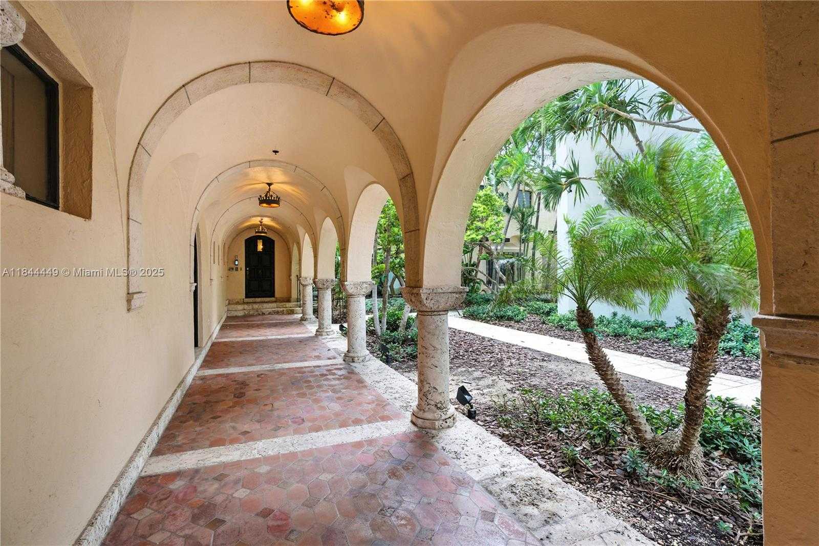 Small Image of 1643 BRICKELL AVE #2506, Miami Number 36