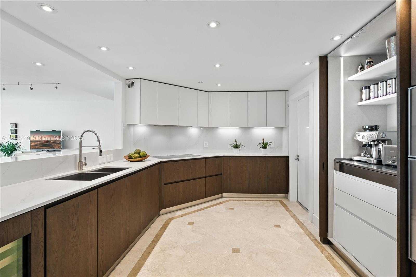 Small Image of 1643 BRICKELL AVE #2506, Miami Number 4