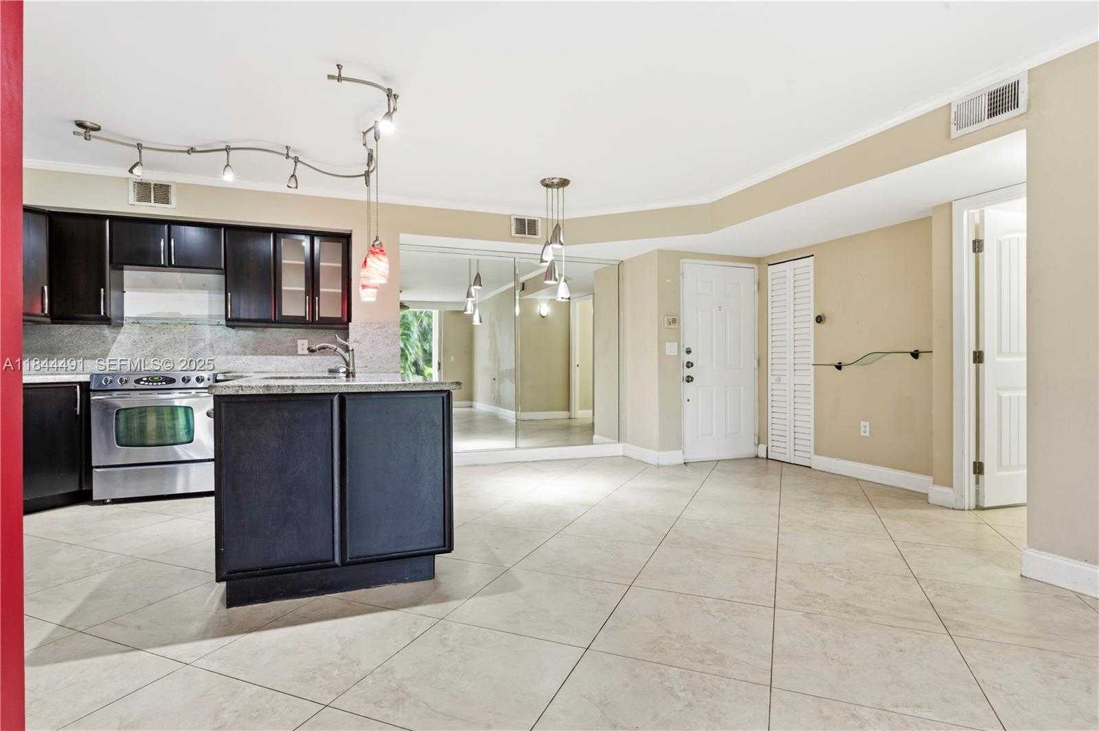 Small Image of 1733 VILLAGE BLVD #108, West Palm Beach Number 4