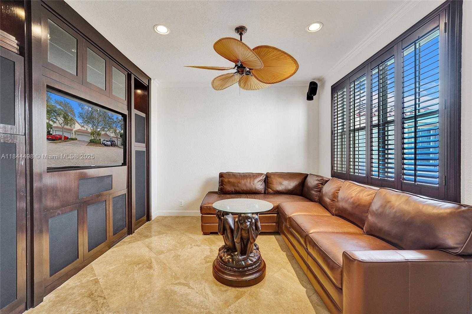 Small Image of 1375 HARBOR VW E, Hollywood Number 19