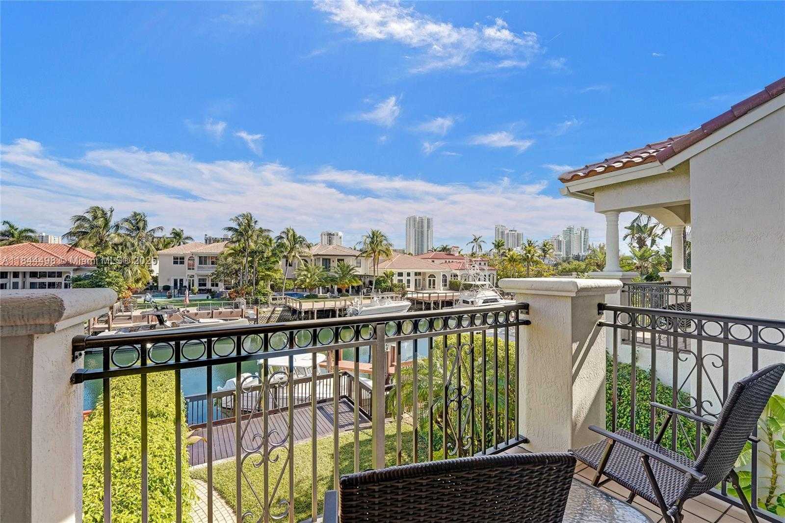 Small Image of 1375 HARBOR VW E, Hollywood Number 30