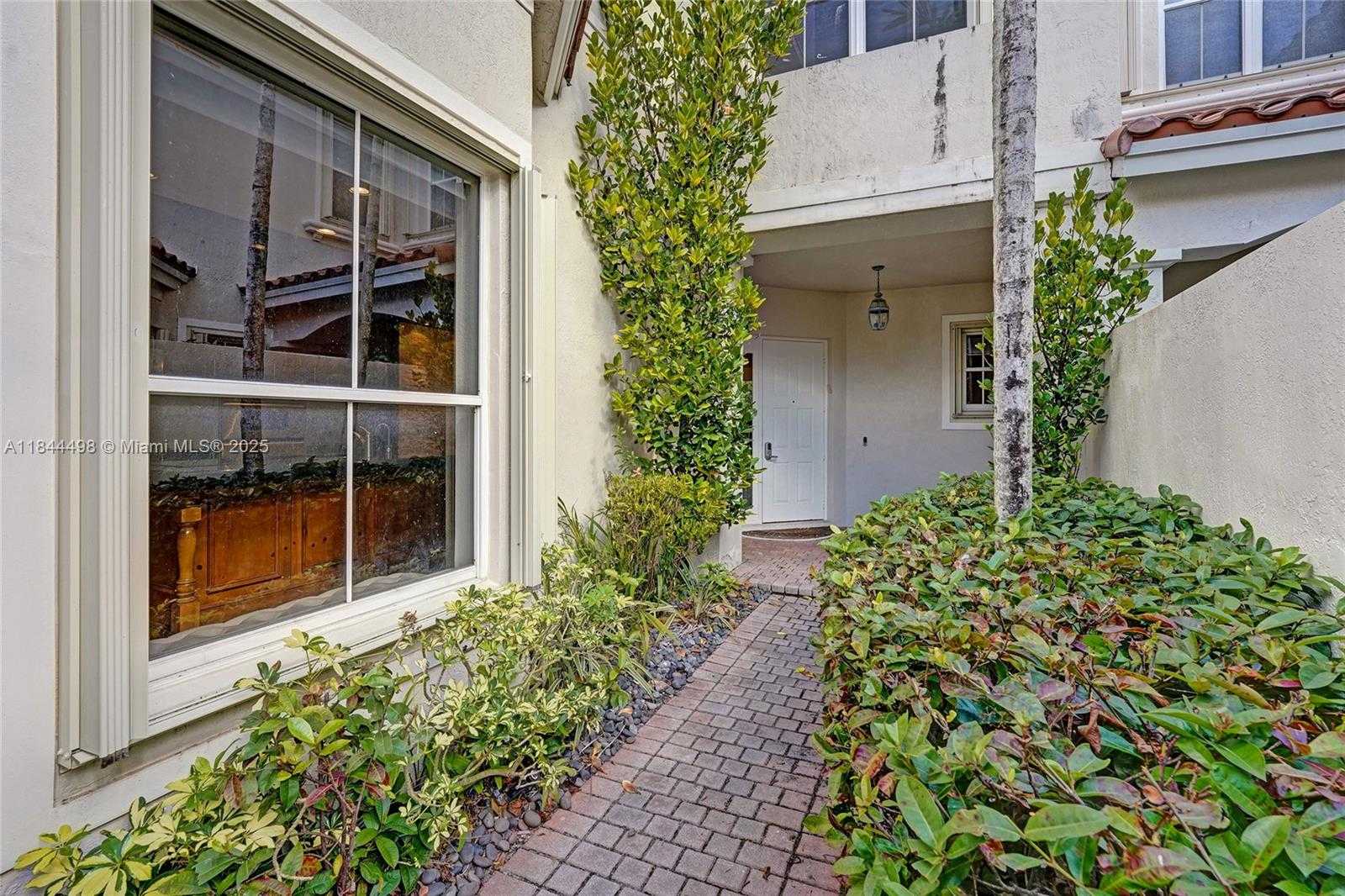 Small Image of 1375 HARBOR VW E, Hollywood Number 40