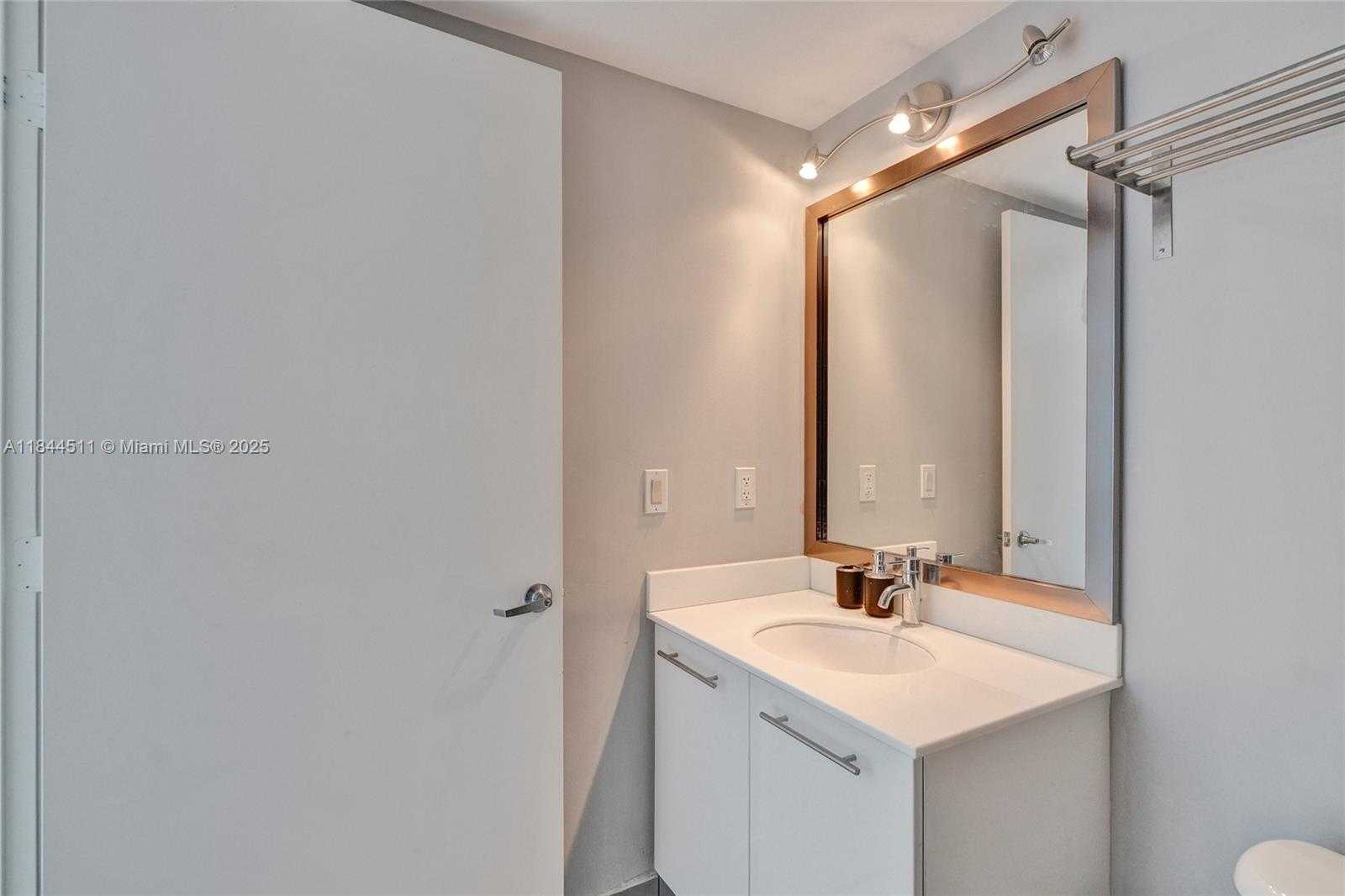 Small Image of 92 SOUTH WEST 3RD ST #905, Miami Number 11