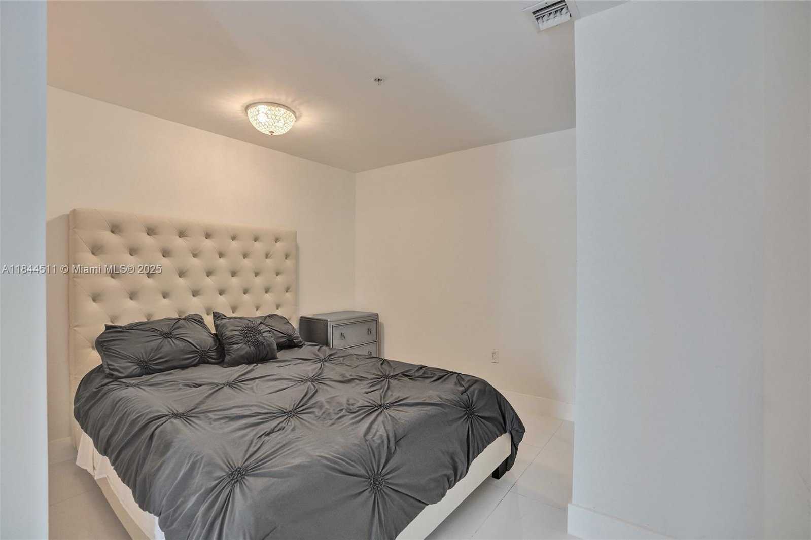Small Image of 92 SOUTH WEST 3RD ST #905, Miami Number 12