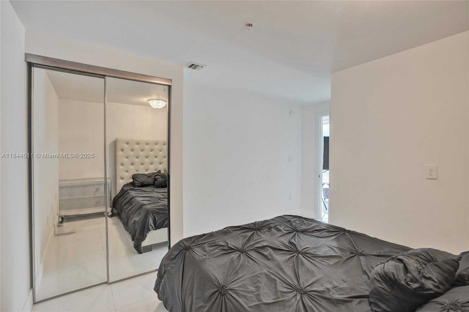 Small Image of 92 SOUTH WEST 3RD ST #905, Miami Number 13