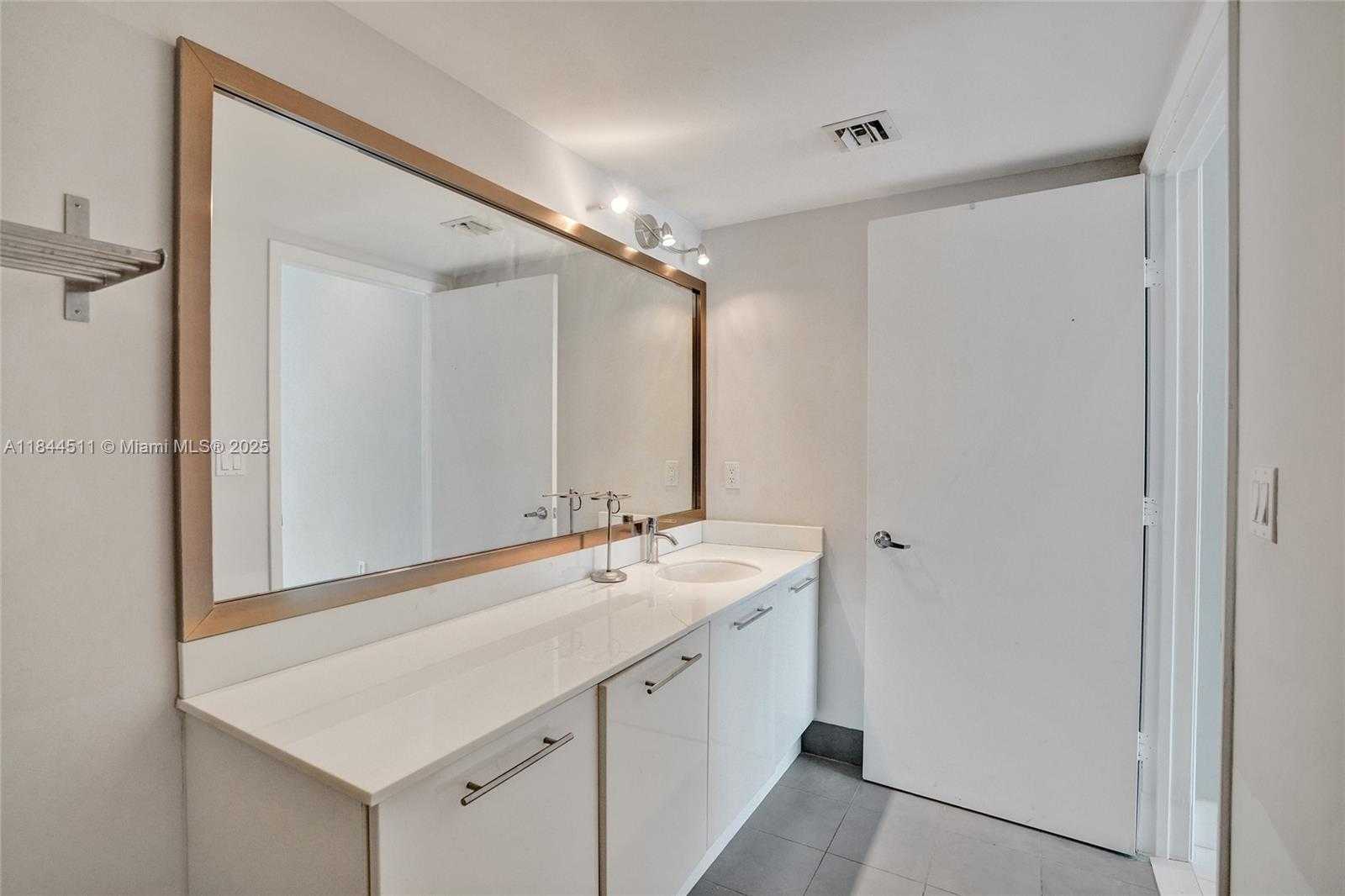 Small Image of 92 SOUTH WEST 3RD ST #905, Miami Number 32