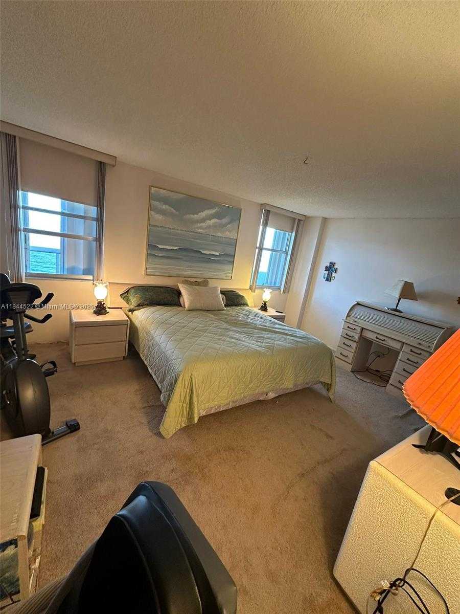 Small Image of 6039 COLLINS AVE #1517, Miami Beach Number 12