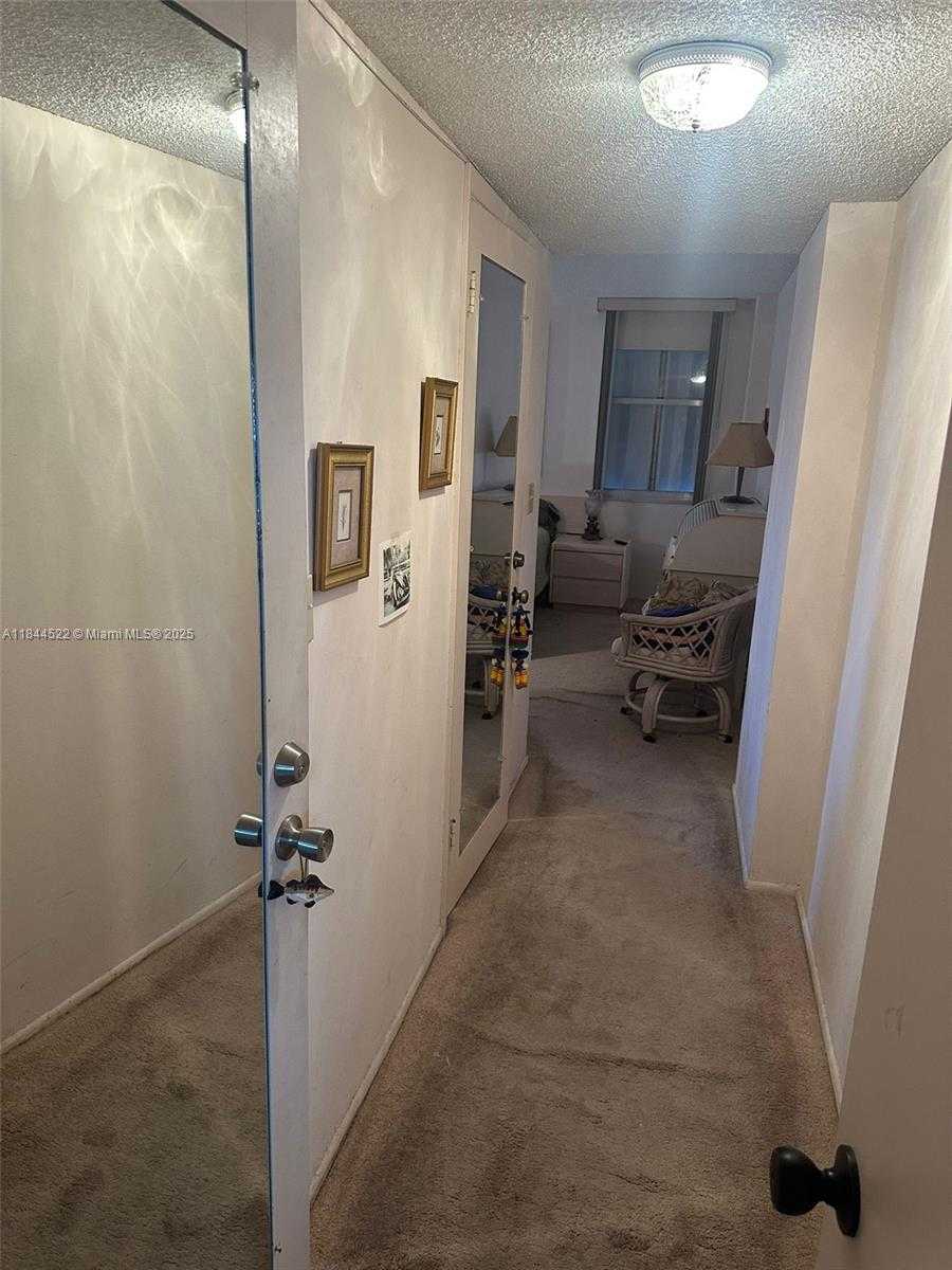 Small Image of 6039 COLLINS AVE #1517, Miami Beach Number 15