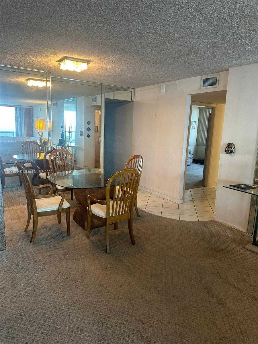 Small Image of 6039 COLLINS AVE #1517, Miami Beach Number 16