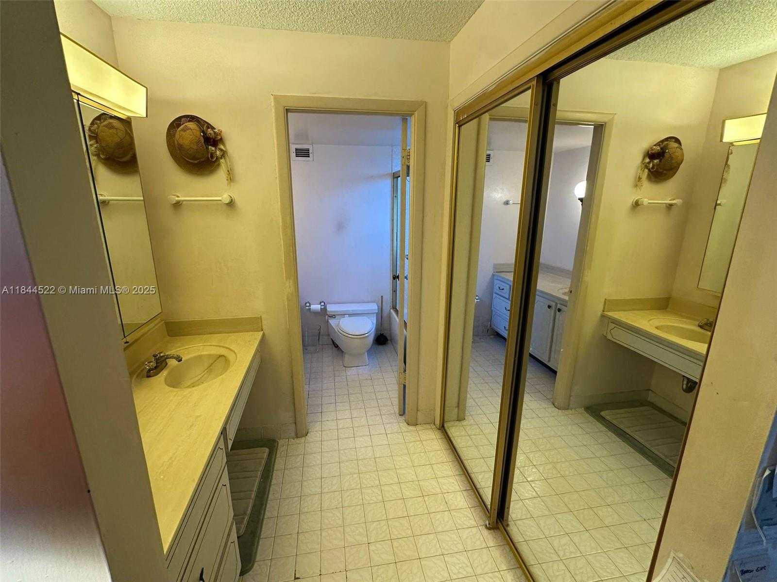 Small Image of 6039 COLLINS AVE #1517, Miami Beach Number 18