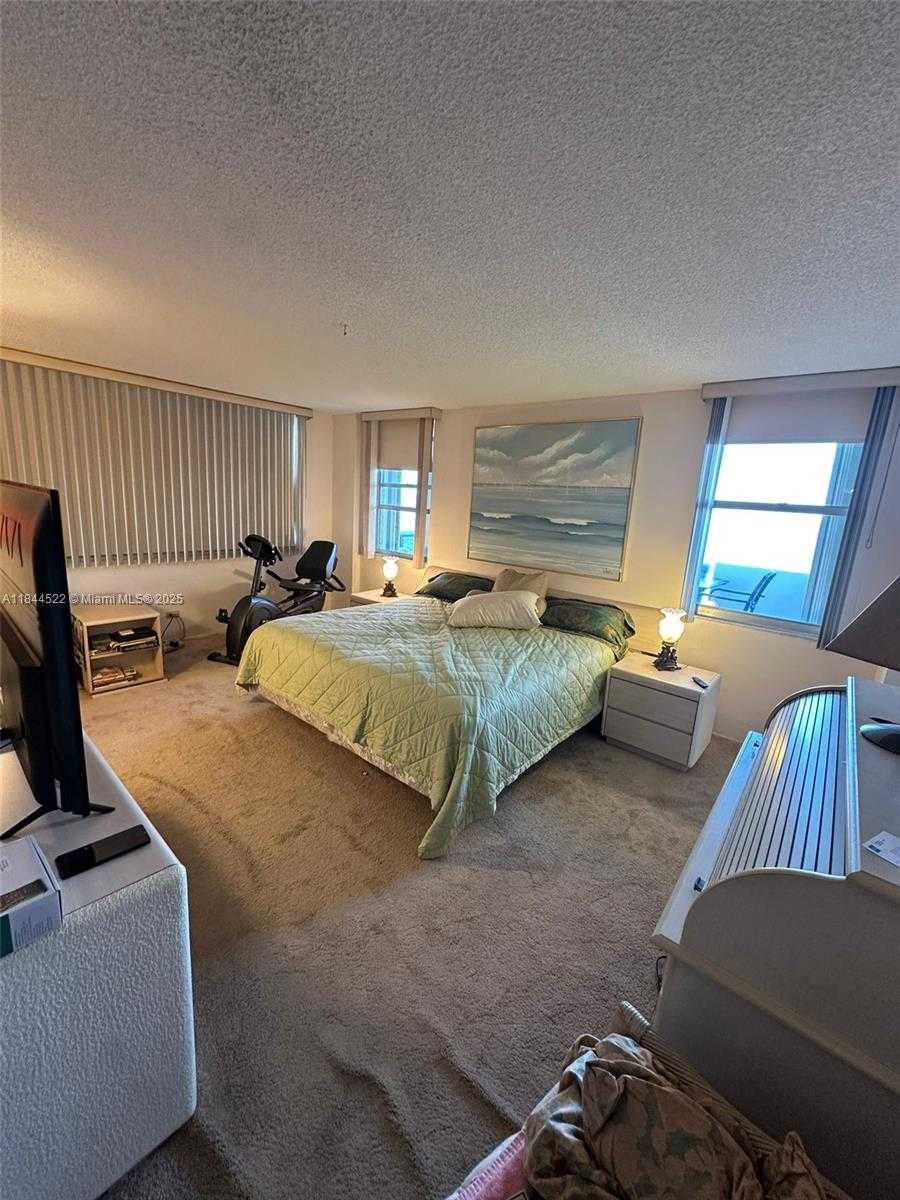 Small Image of 6039 COLLINS AVE #1517, Miami Beach Number 20