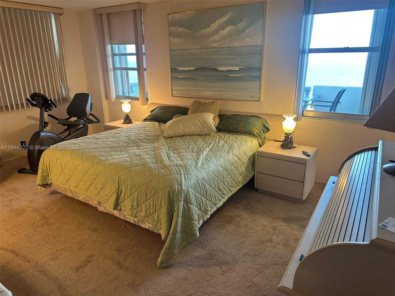 Small Image of 6039 COLLINS AVE #1517, Miami Beach Number 21