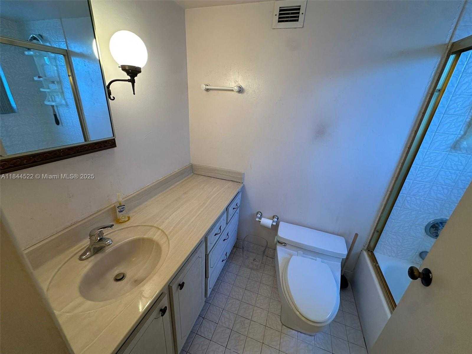 Small Image of 6039 COLLINS AVE #1517, Miami Beach Number 22