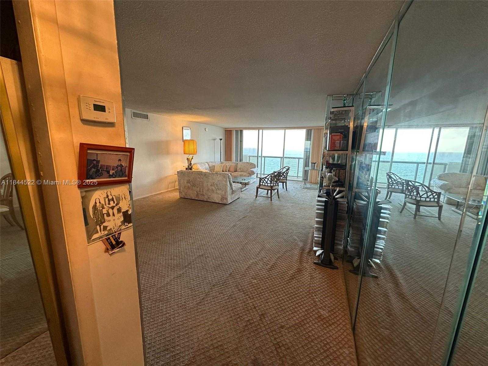 Small Image of 6039 COLLINS AVE #1517, Miami Beach Number 6