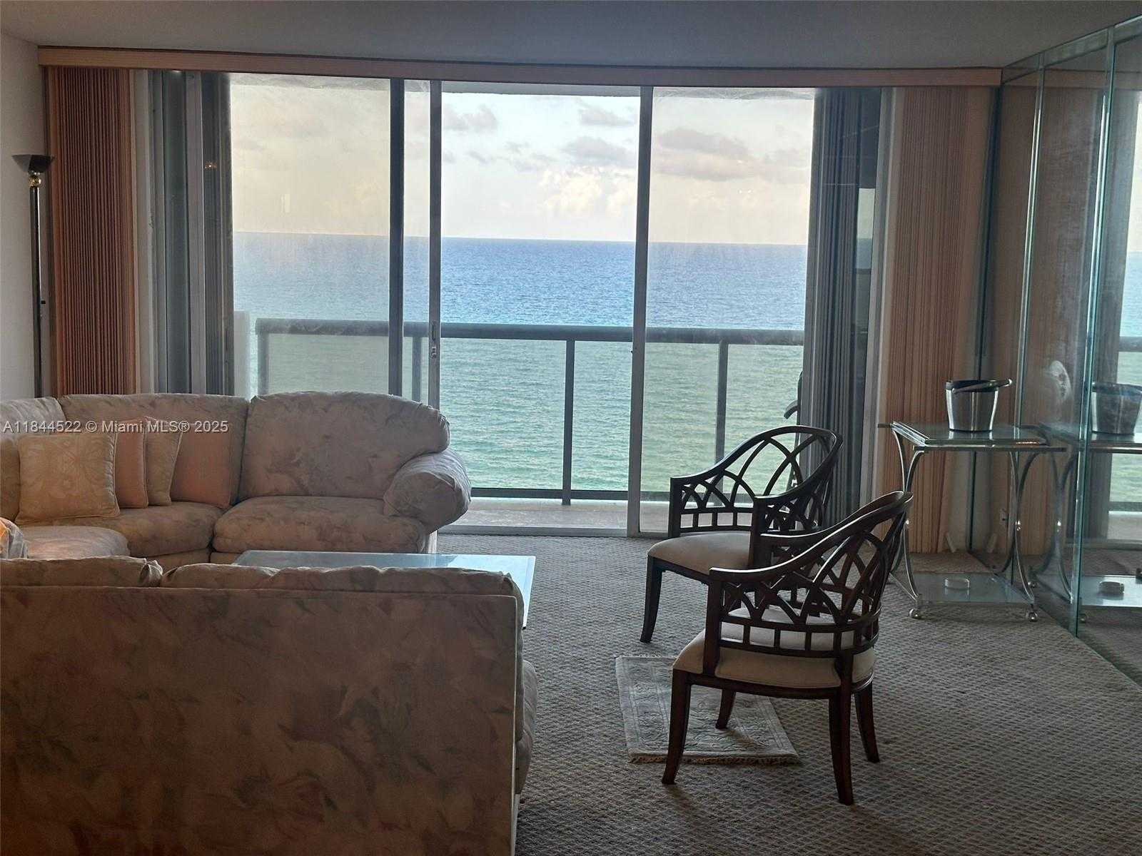 Small Image of 6039 COLLINS AVE #1517, Miami Beach Number 9