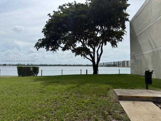 Small Image of 109 LAKE EMERALD DR #202, Oakland Park Number 2