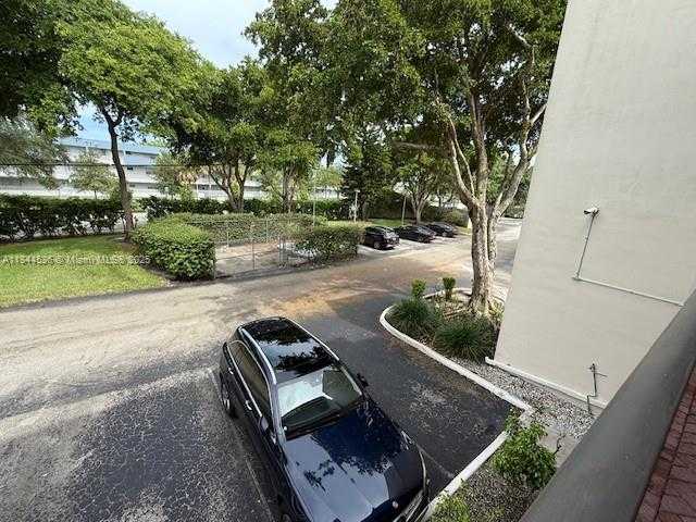 Small Image of 109 LAKE EMERALD DR #202, Oakland Park Number 21