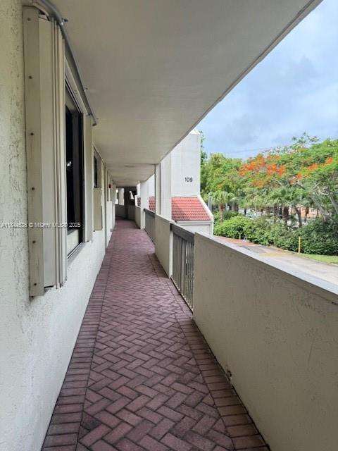 Small Image of 109 LAKE EMERALD DR #202, Oakland Park Number 4