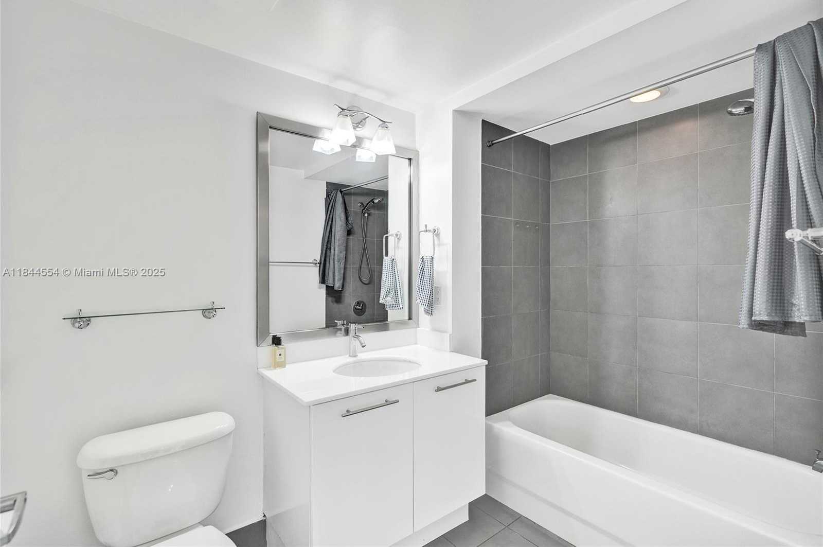 Small Image of 92 SOUTH WEST 3RD ST #2106, Miami Number 18