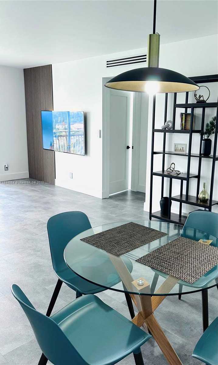 Small Image of 4400 HILLCREST DR #805A, Hollywood Number 12