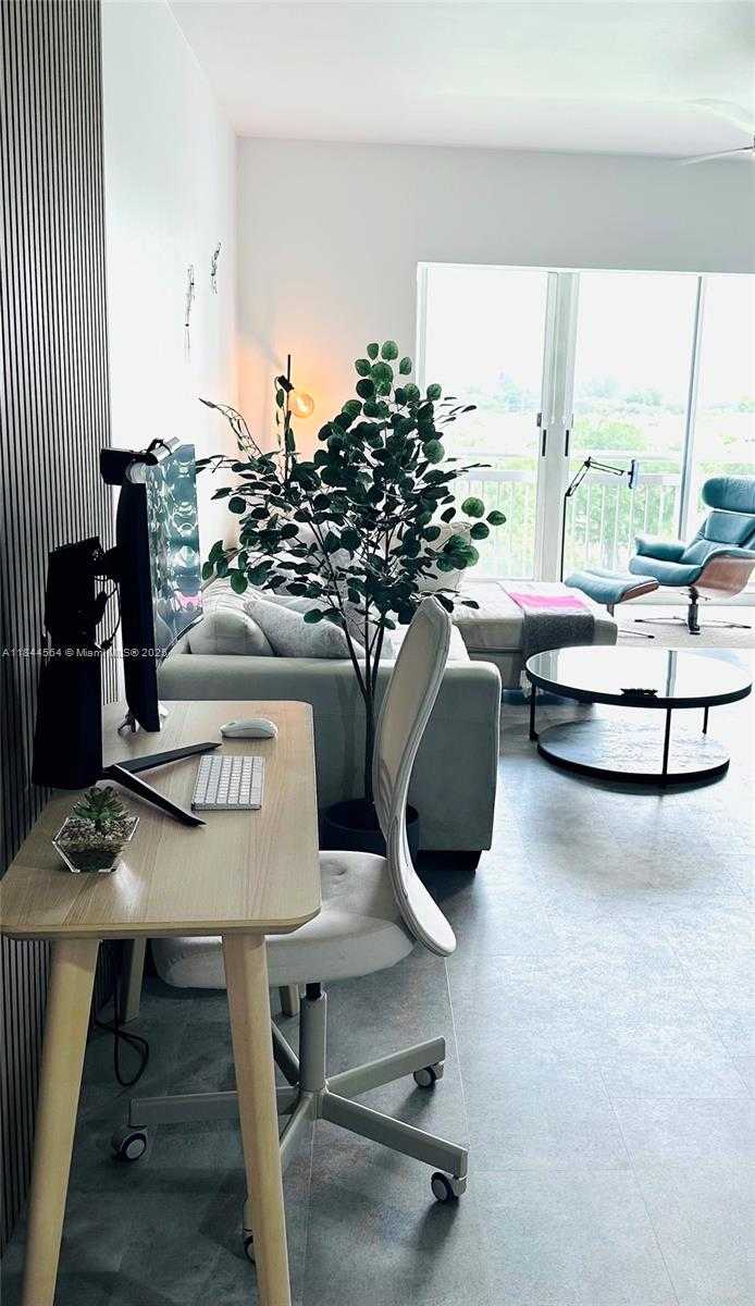 Small Image of 4400 HILLCREST DR #805A, Hollywood Number 15