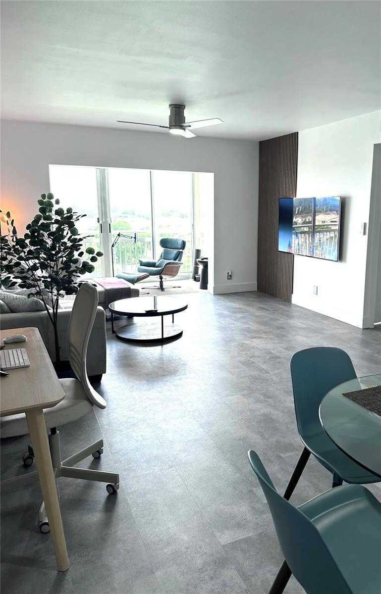 Small Image of 4400 HILLCREST DR #805A, Hollywood Number 16