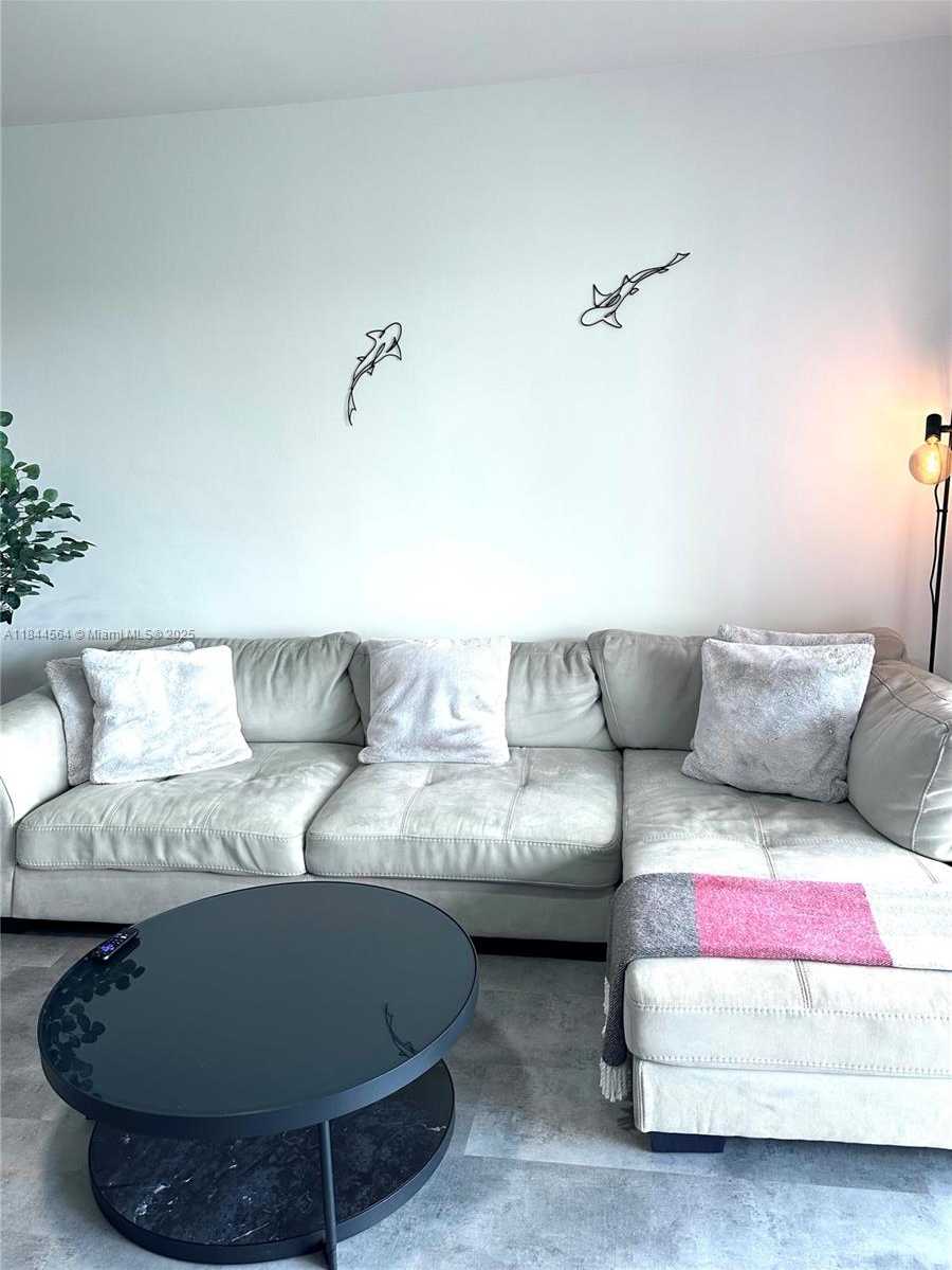 Small Image of 4400 HILLCREST DR #805A, Hollywood Number 19