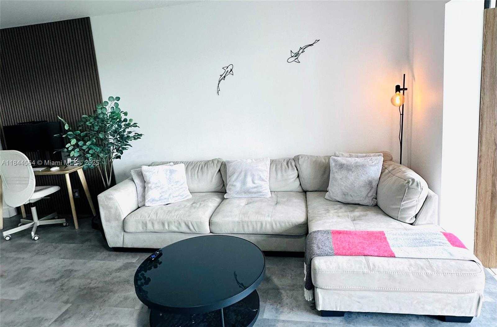 Small Image of 4400 HILLCREST DR #805A, Hollywood Number 20