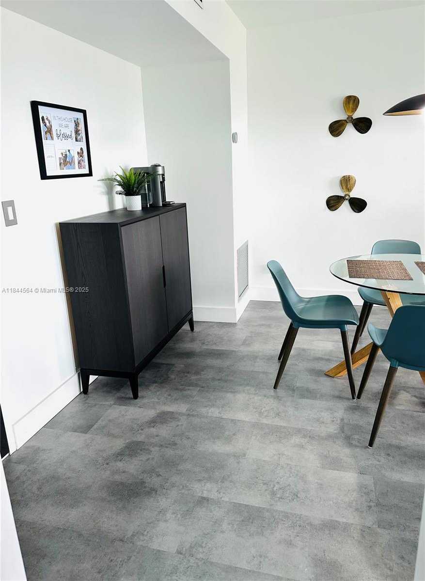 Small Image of 4400 HILLCREST DR #805A, Hollywood Number 21