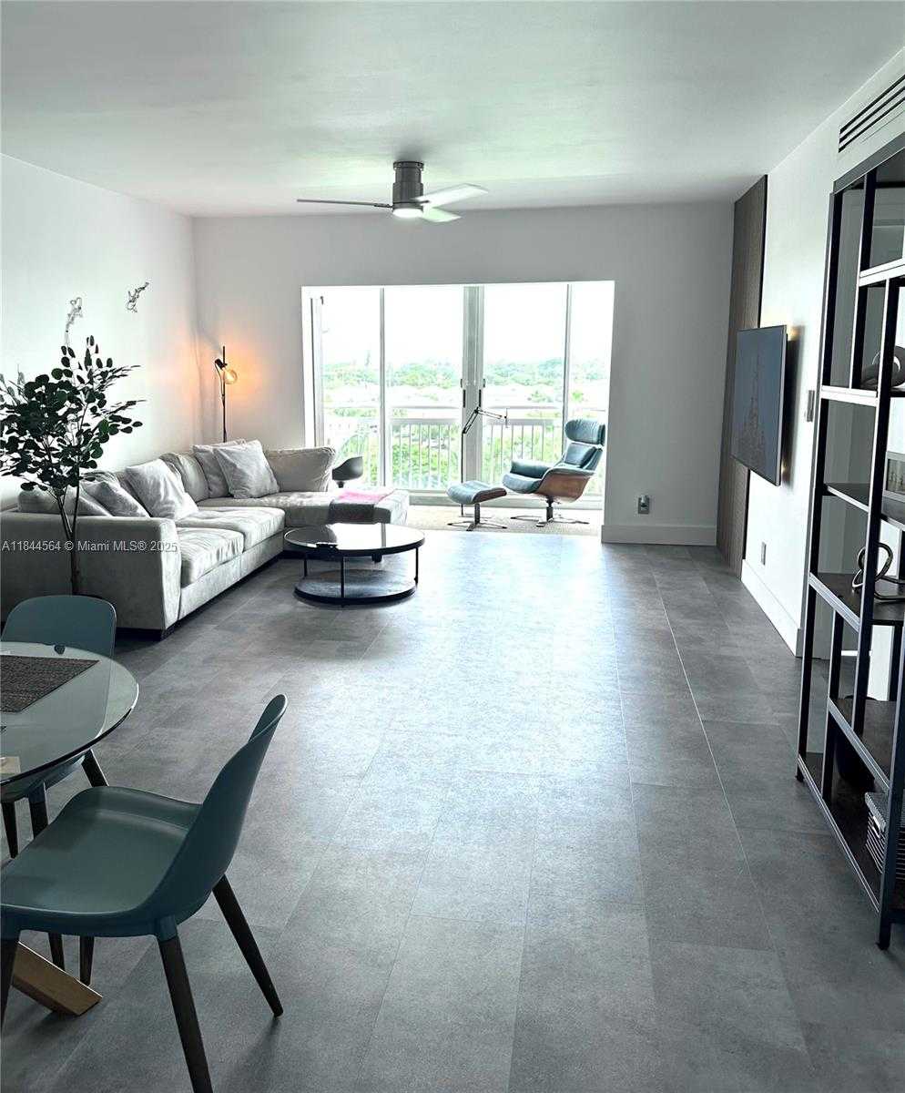 Small Image of 4400 HILLCREST DR #805A, Hollywood Number 22