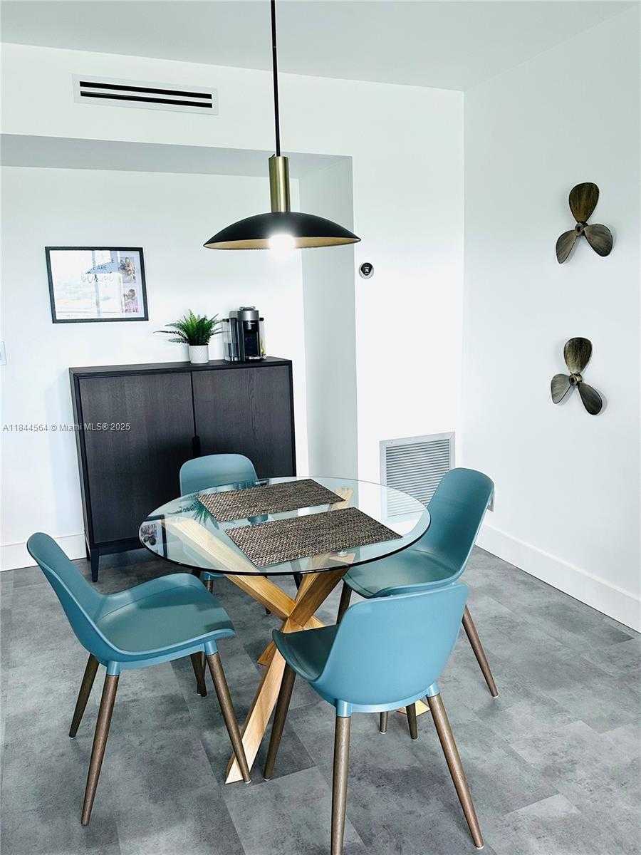 Small Image of 4400 HILLCREST DR #805A, Hollywood Number 23