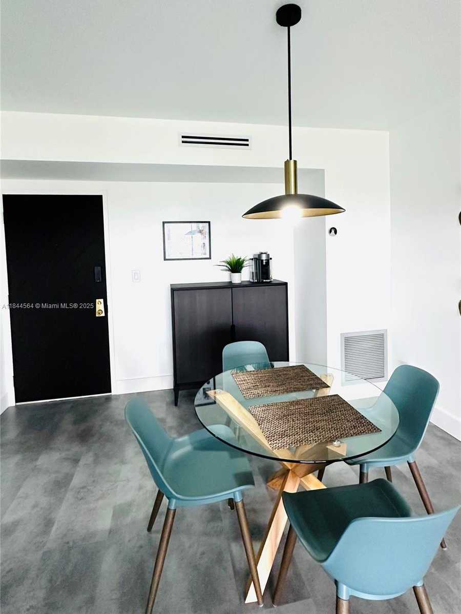 Small Image of 4400 HILLCREST DR #805A, Hollywood Number 24