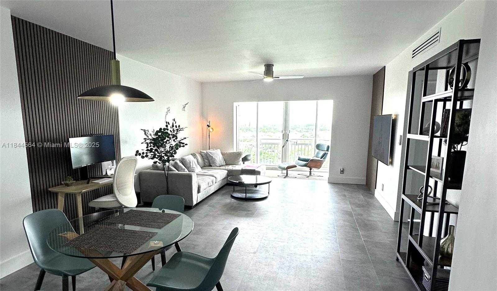 Small Image of 4400 HILLCREST DR #805A, Hollywood Number 25