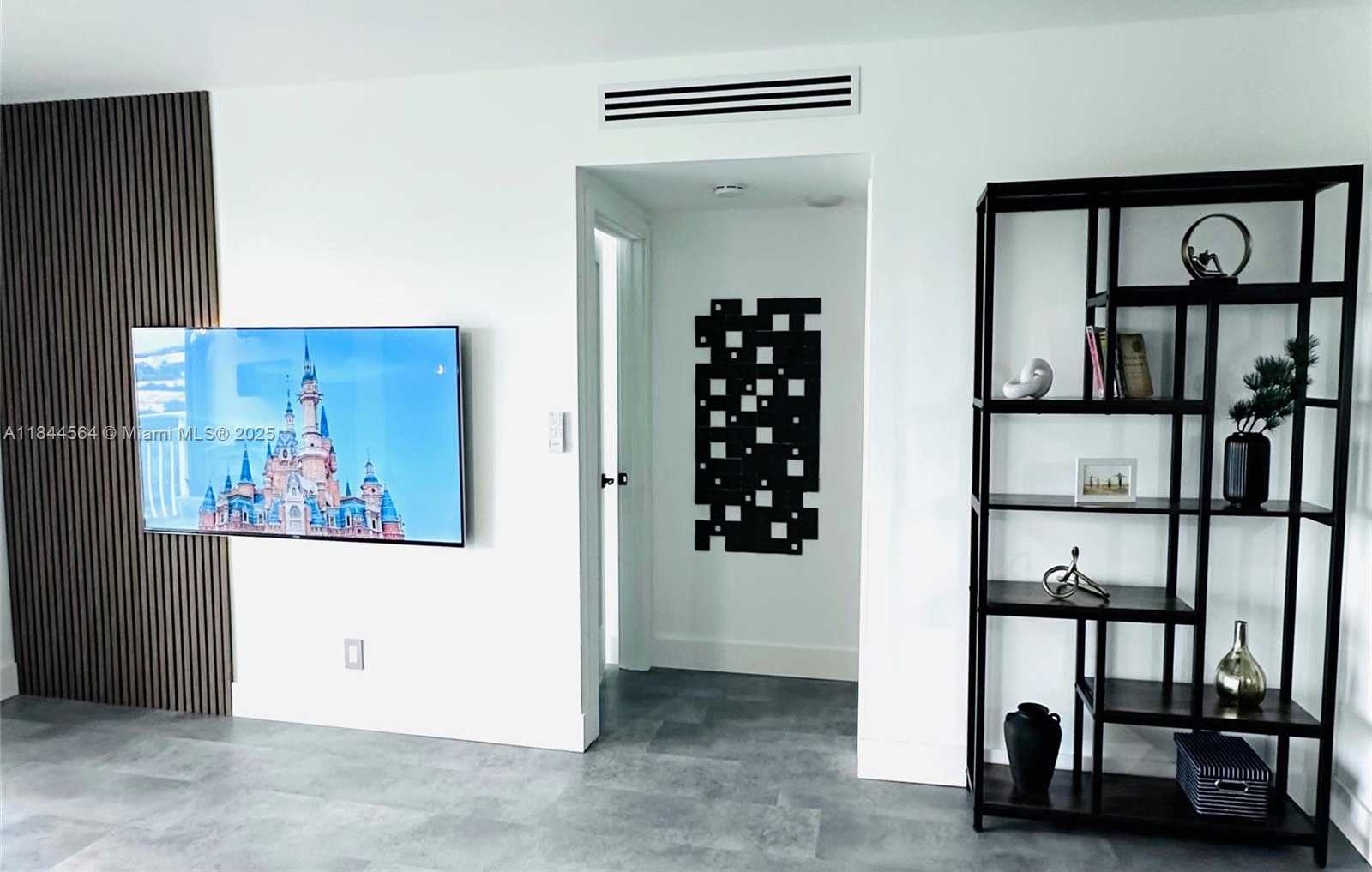 Small Image of 4400 HILLCREST DR #805A, Hollywood Number 26