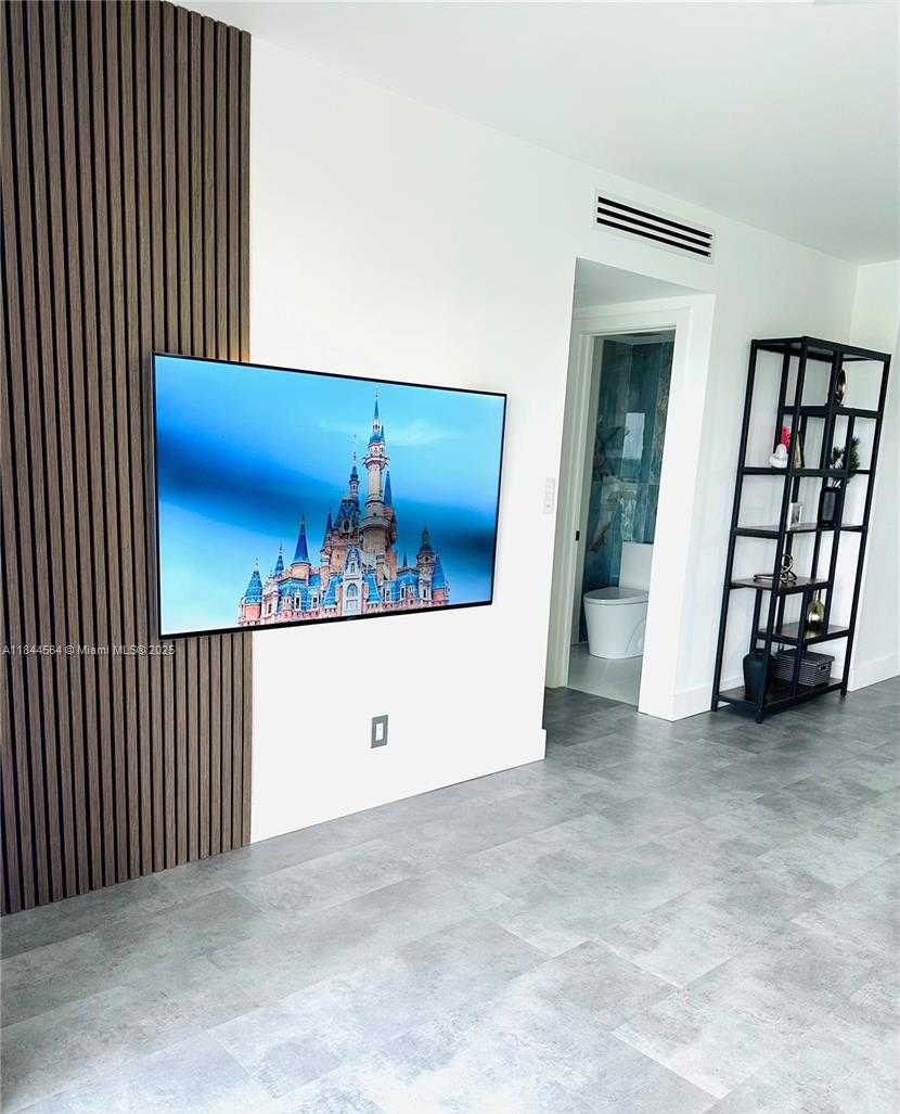 Small Image of 4400 HILLCREST DR #805A, Hollywood Number 28