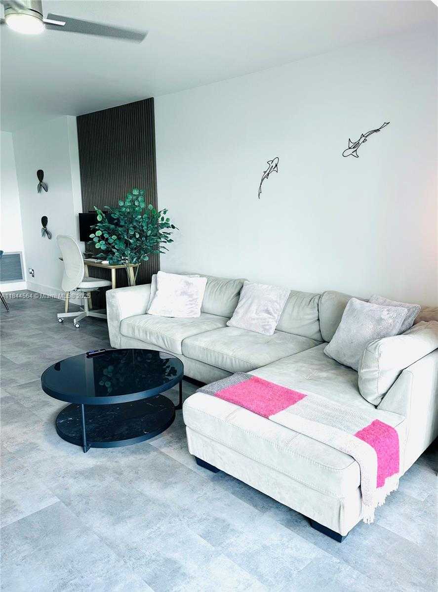 Small Image of 4400 HILLCREST DR #805A, Hollywood Number 29