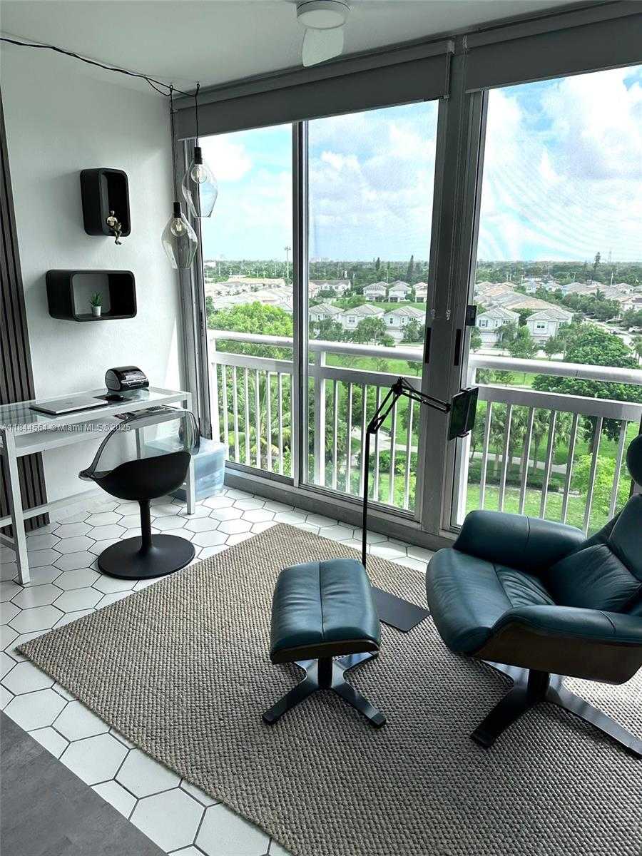 Small Image of 4400 HILLCREST DR #805A, Hollywood Number 32