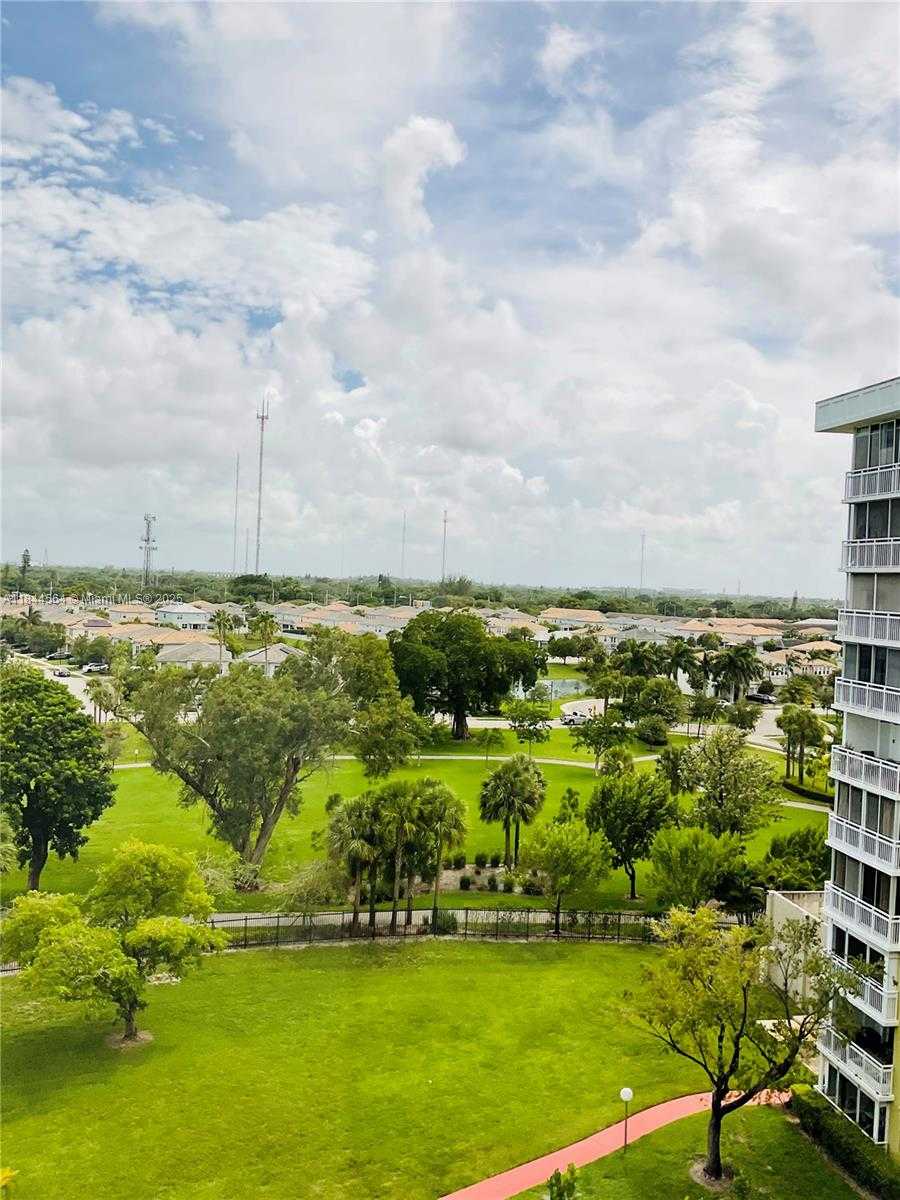 Small Image of 4400 HILLCREST DR #805A, Hollywood Number 34