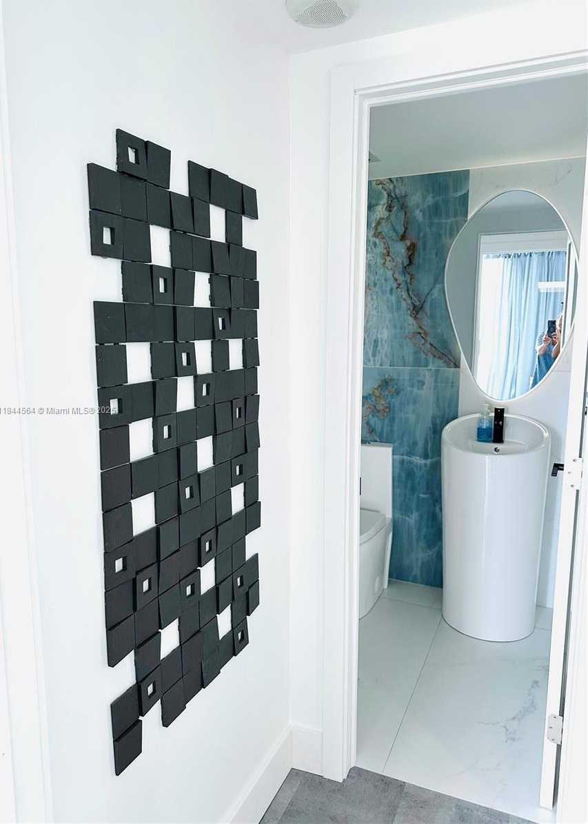 Small Image of 4400 HILLCREST DR #805A, Hollywood Number 35