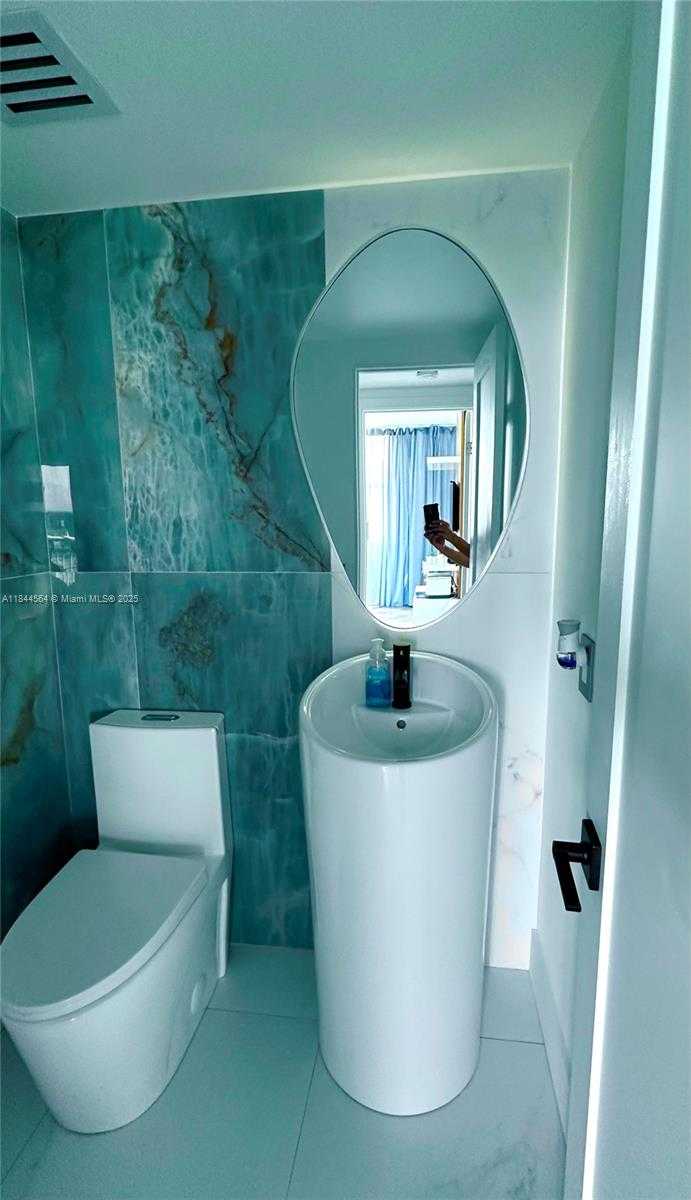 Small Image of 4400 HILLCREST DR #805A, Hollywood Number 36