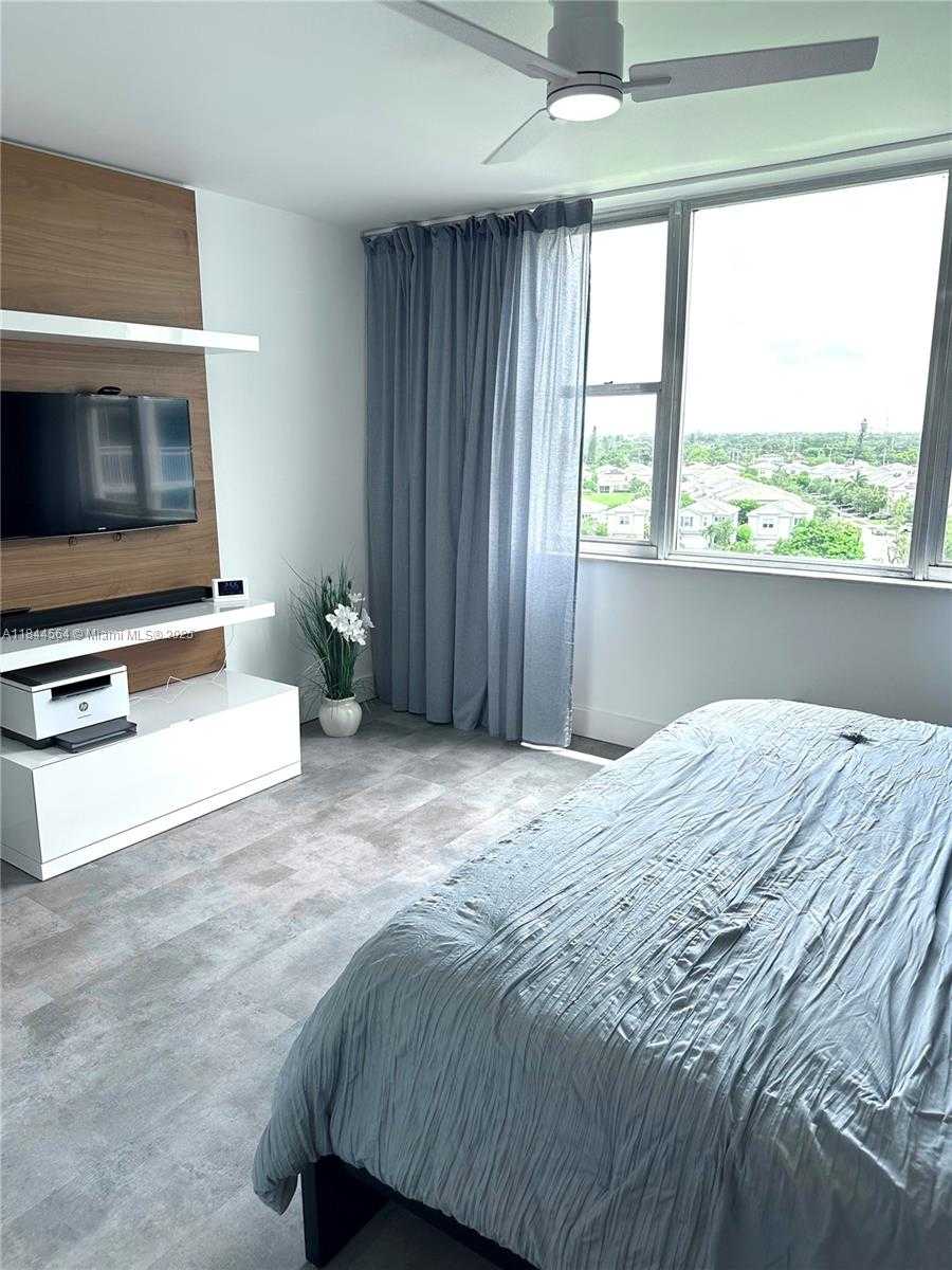 Small Image of 4400 HILLCREST DR #805A, Hollywood Number 38