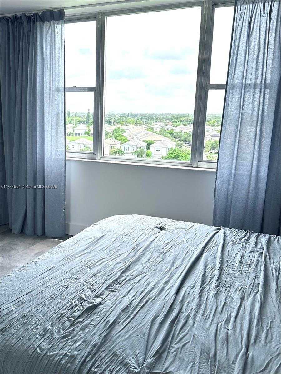 Small Image of 4400 HILLCREST DR #805A, Hollywood Number 40