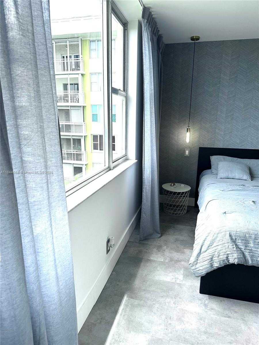 Small Image of 4400 HILLCREST DR #805A, Hollywood Number 46