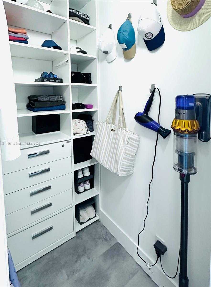 Small Image of 4400 HILLCREST DR #805A, Hollywood Number 51